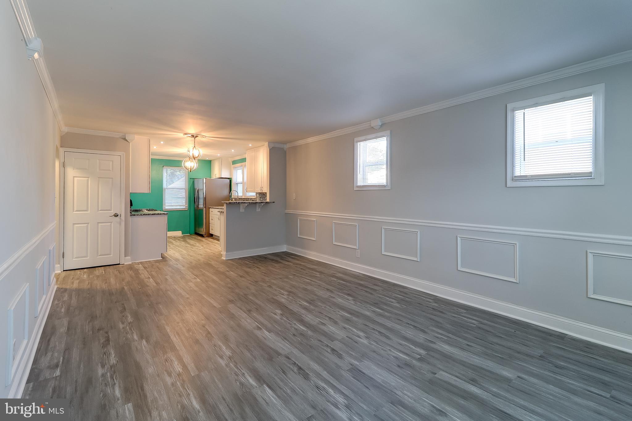 322 Townsend Road Baltimore, MD 21221 - Photo 2 of 37 Living Room Dining Combination