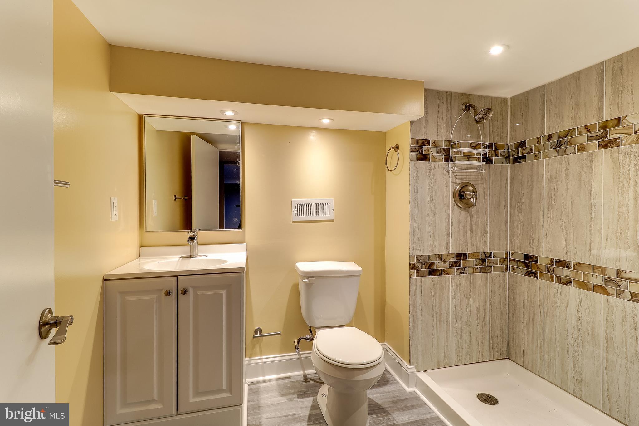 322 Townsend Road Baltimore, MD 21221 - Photo 27 of 37 Lower level full bath w/ ceramic tile