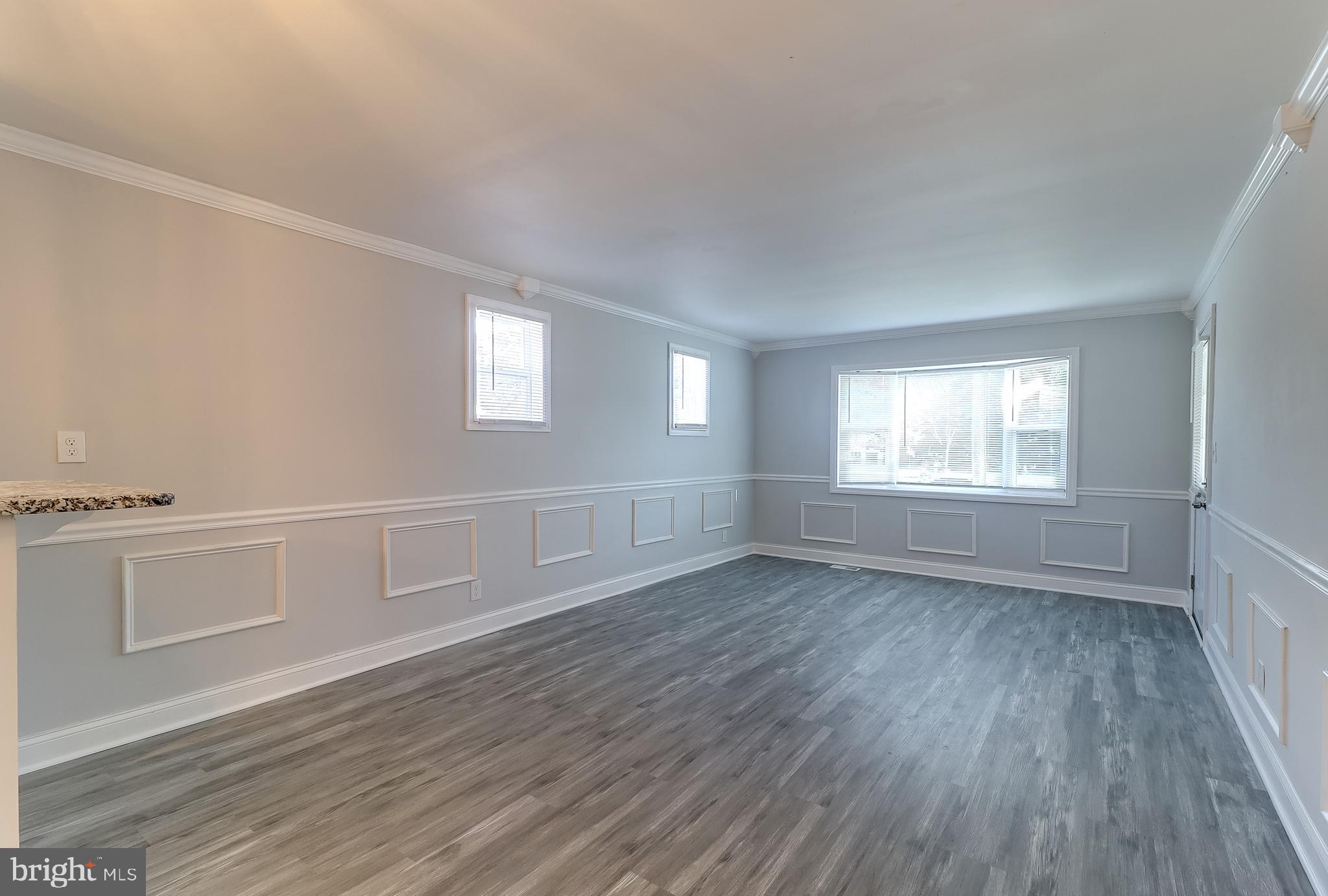 322 Townsend Road Baltimore, MD 21221 - Photo 10 of 37 Living Room