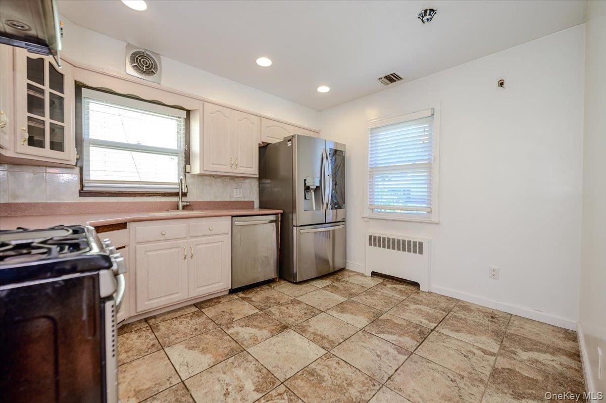 567 Oxford Road Cedarhurst, NY 11516 - Photo 7 of 23