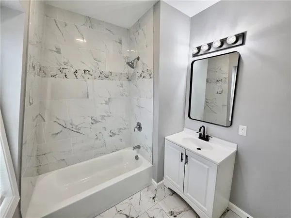 $2,500 | 73 Vernon Street, Unit 3, Providence, RI 02903