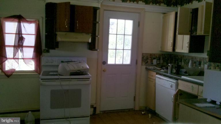 21022 Clarksburg Road Boyds, MD 20841 - Photo 7 of 8 a kitchen with a stove and a microwave