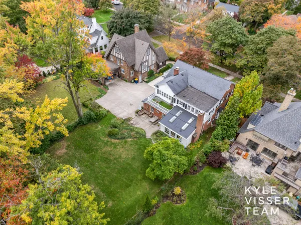 $1,450,000 | 508 Cambridge Boulevard Southeast, East Grand Rapids, MI 49506