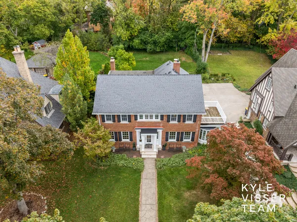 $1,450,000 | 508 Cambridge Boulevard Southeast, East Grand Rapids, MI 49506