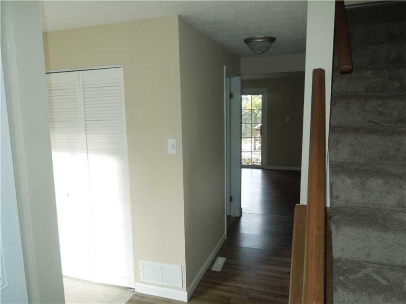 454 Hunting Creek Road Canonsburg, PA 15317 - Photo 2 of 19 Entry/Foyer.