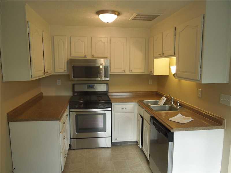 454 Hunting Creek Road Canonsburg, PA 15317 - Photo 4 of 19 Kitchen.