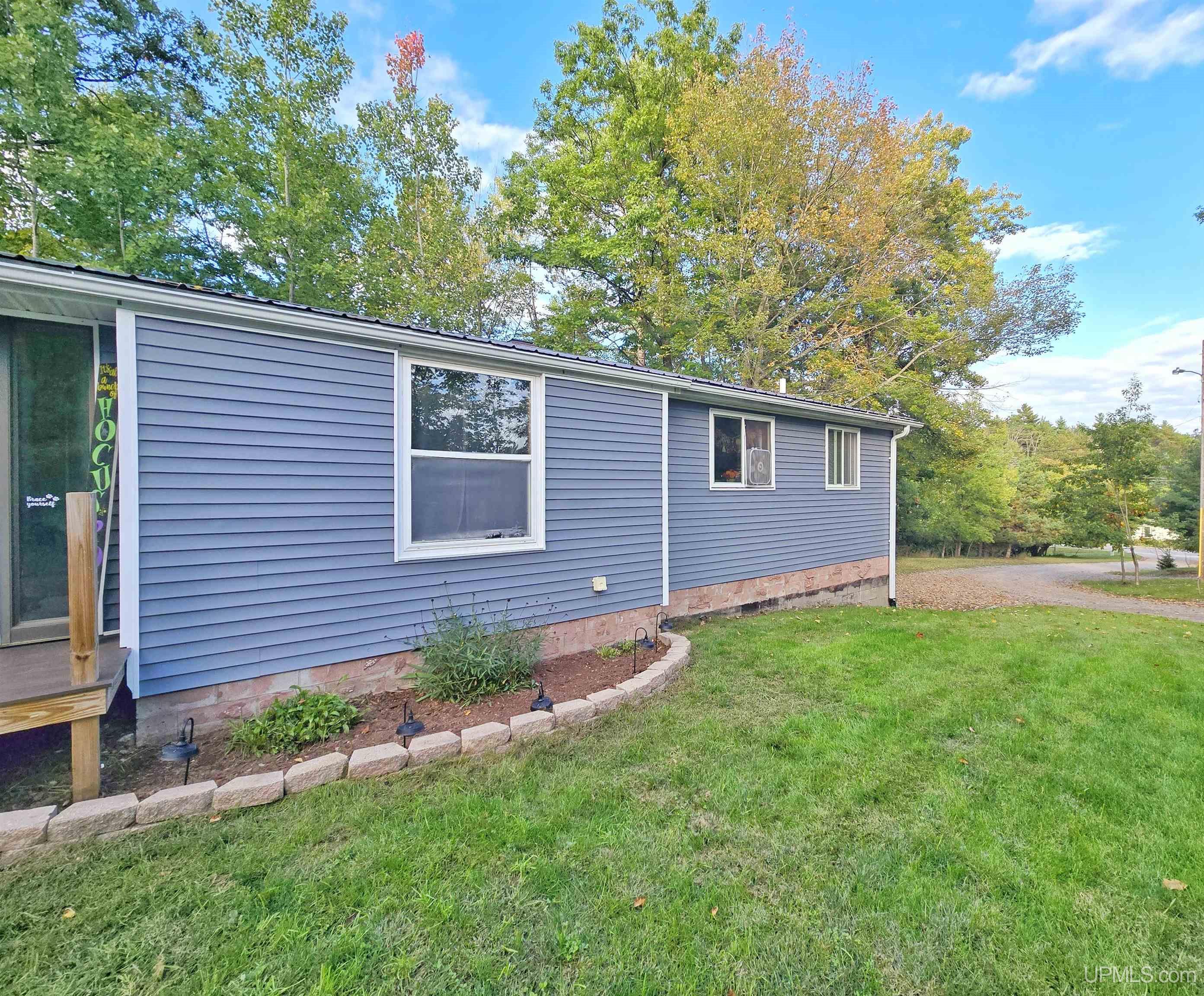 659 Roosevelt Road Niagara, WI 54151 - Photo 6 of 40