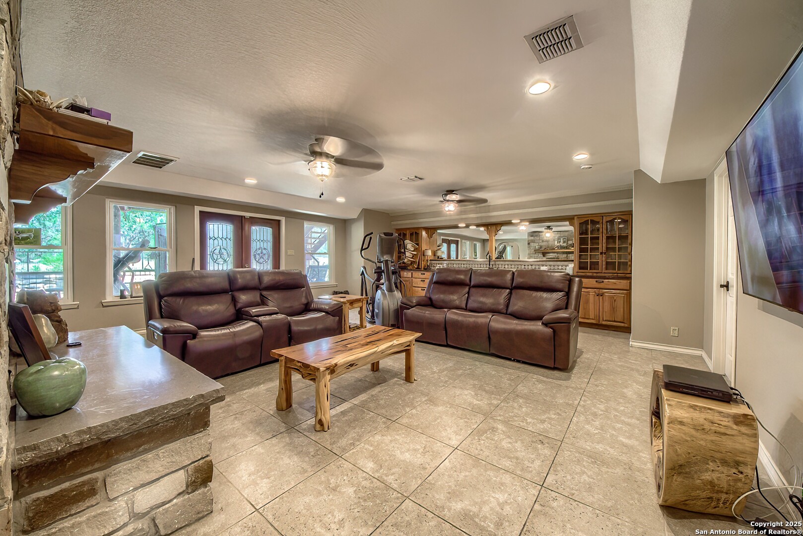 5464 Coughran Road Pleasanton, TX 78064 - Photo 17 of 55 a living room with furniture and a rug