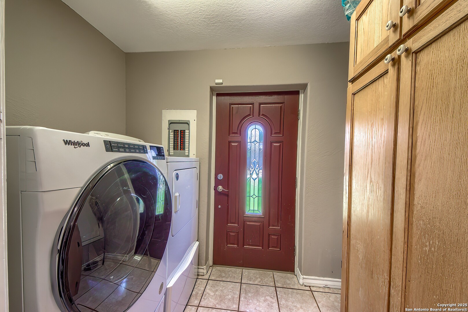 5464 Coughran Road Pleasanton, TX 78064 - Photo 28 of 55 a utility room with dryer and washer