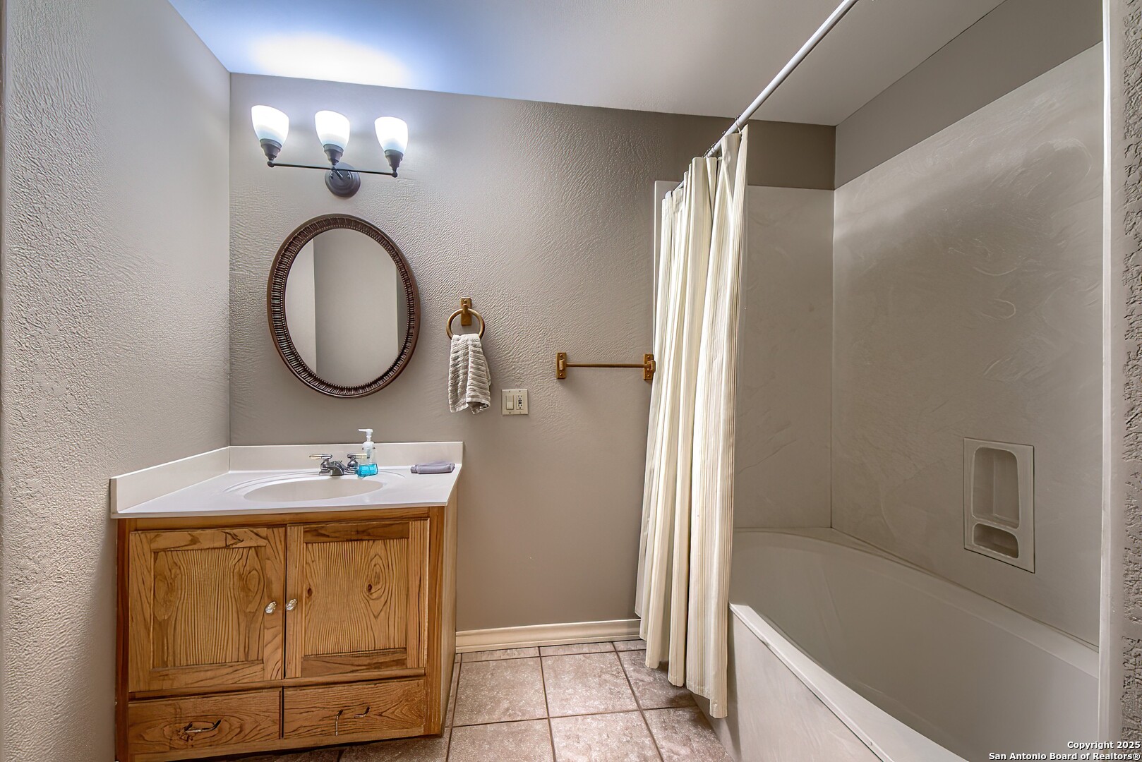5464 Coughran Road Pleasanton, TX 78064 - Photo 31 of 55 a bathroom with a sink a vanity and a mirror