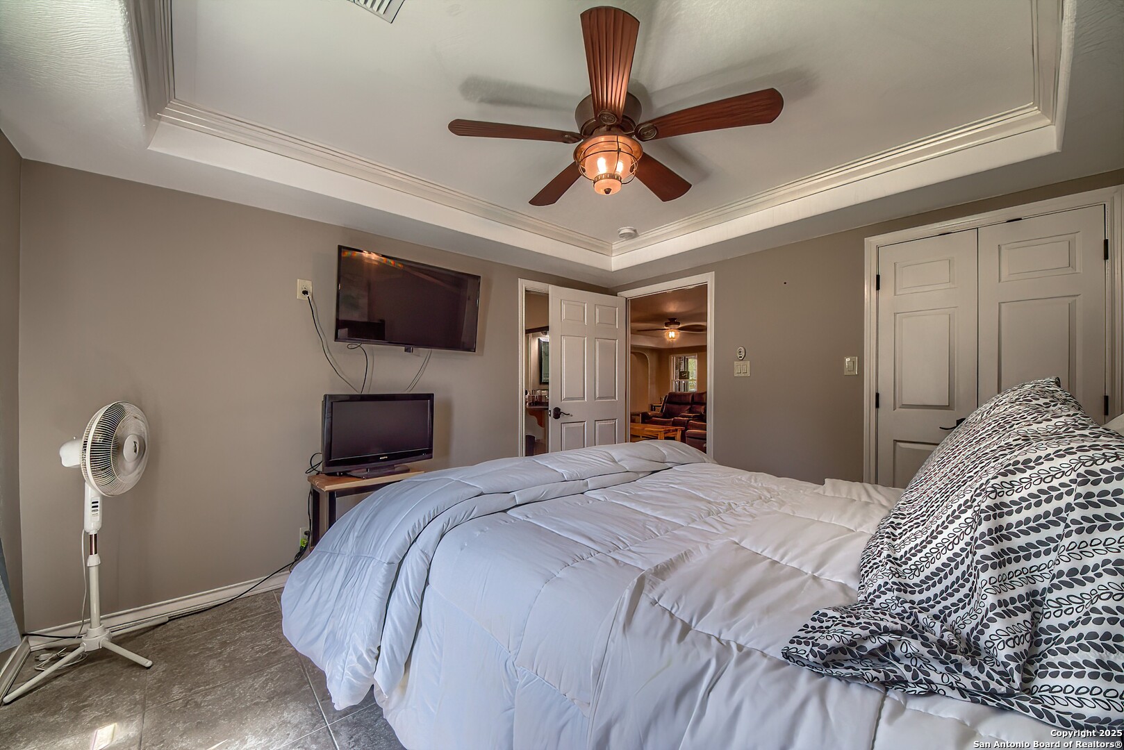 5464 Coughran Road Pleasanton, TX 78064 - Photo 33 of 55 a bedroom with a bed and a flat screen tv