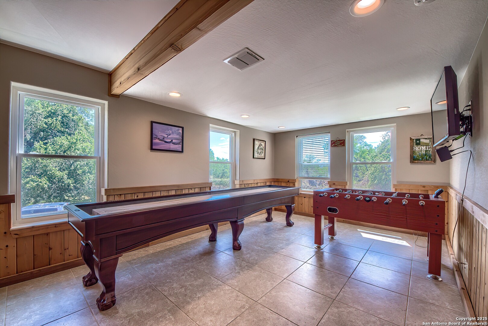 5464 Coughran Road Pleasanton, TX 78064 - Photo 42 of 55 a living room with a piano and a table