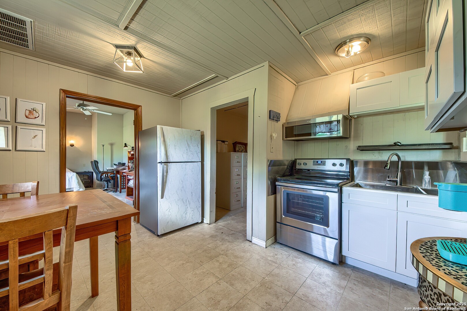 5464 Coughran Road Pleasanton, TX 78064 - Photo 49 of 55 a kitchen with stainless steel appliances granite countertop a refrigerator a stove and a sink