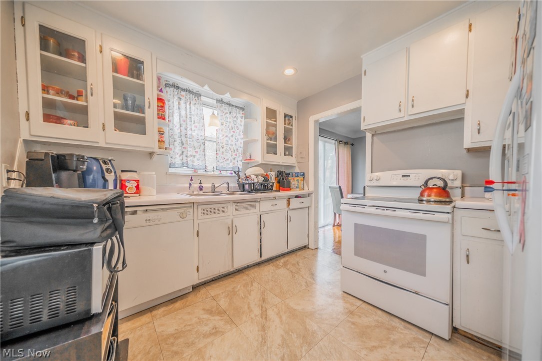 3929 Strandhill Road Cleveland, OH 44128 - Photo 7 of 26 Gallery Image 7