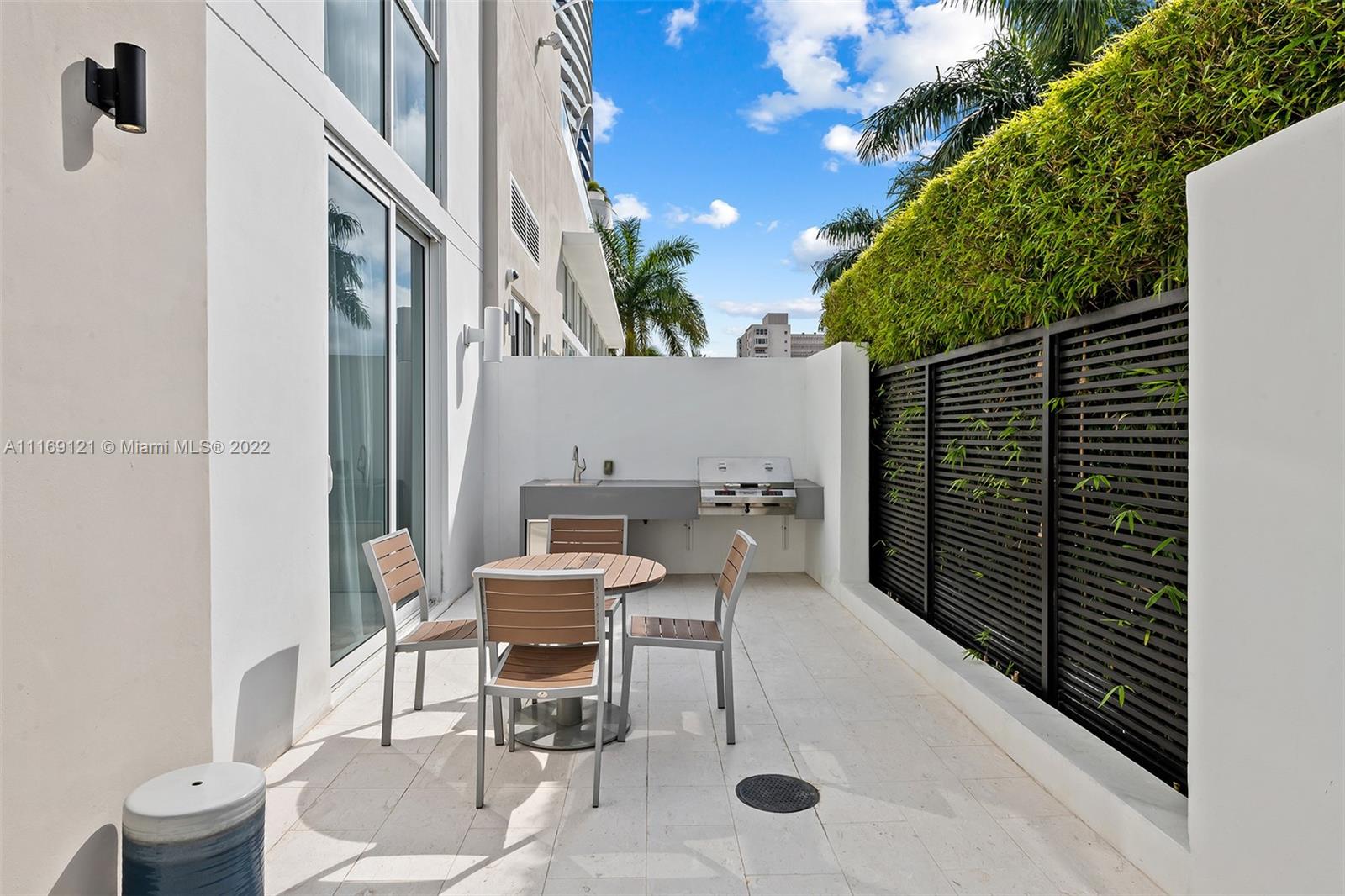 401 North Birch Road, Unit TH7 Fort Lauderdale, FL 33304 - Photo 18 of 29 a balcony with table and chairs
