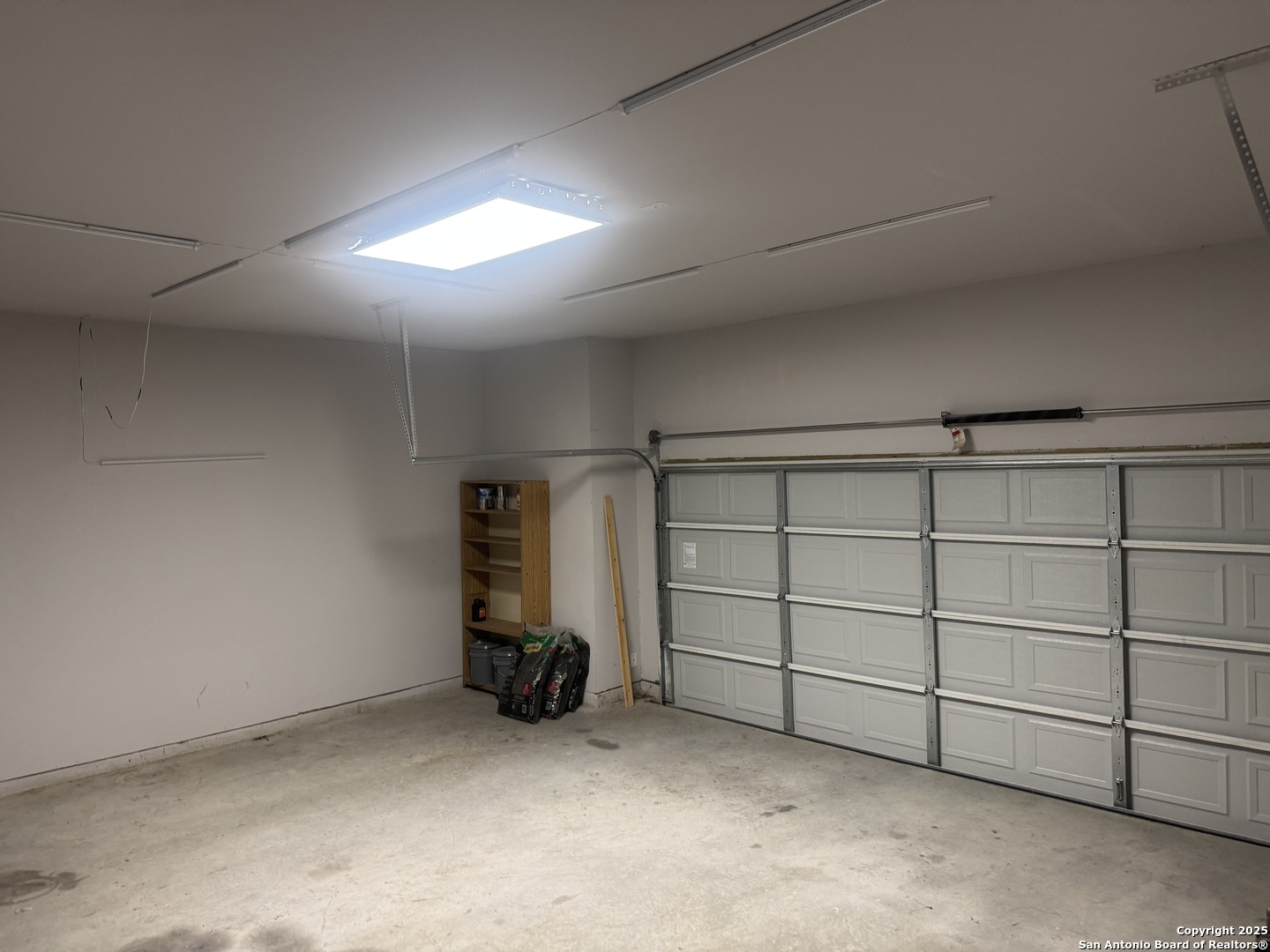 473 Hunters Ranch East San Antonio, TX 78253 - Photo 11 of 11 a view of a garage