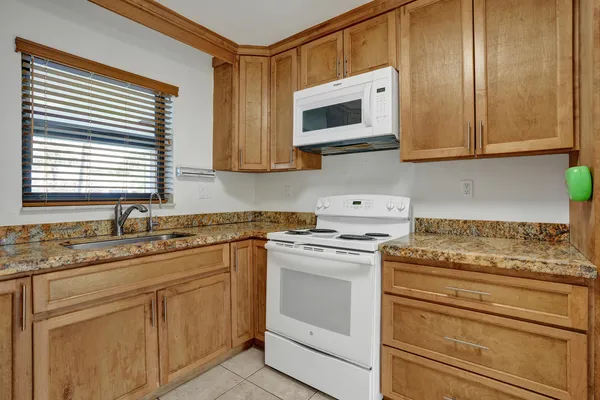 $3,500 | 2674 Northeast 8th Court, Pompano Beach, FL 33062