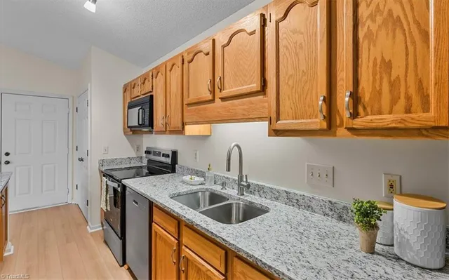 $174,900 | 3701 Cotswold Terrace, Unit 7J, Greensboro, NC 27410