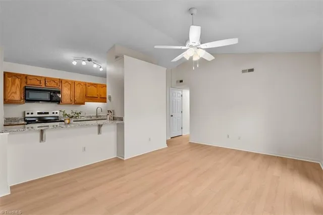 $174,900 | 3701 Cotswold Terrace, Unit 7J, Greensboro, NC 27410