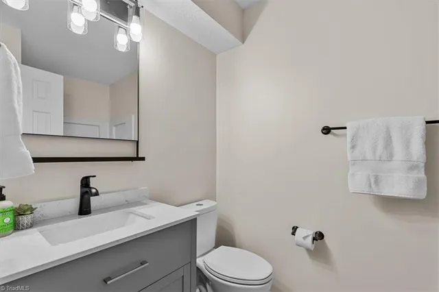 $174,900 | 3701 Cotswold Terrace, Unit 7J, Greensboro, NC 27410