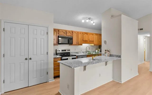 $174,900 | 3701 Cotswold Terrace, Unit 7J, Greensboro, NC 27410