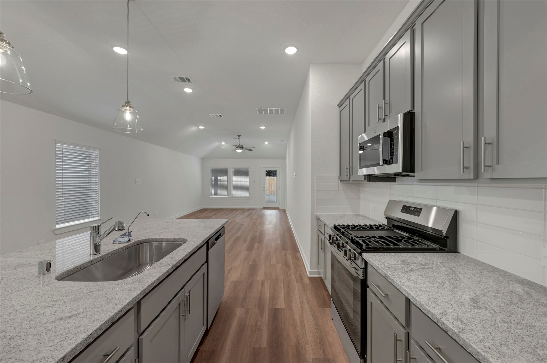 20534 Draper Road Tomball, TX 77377 - Photo 2 of 33