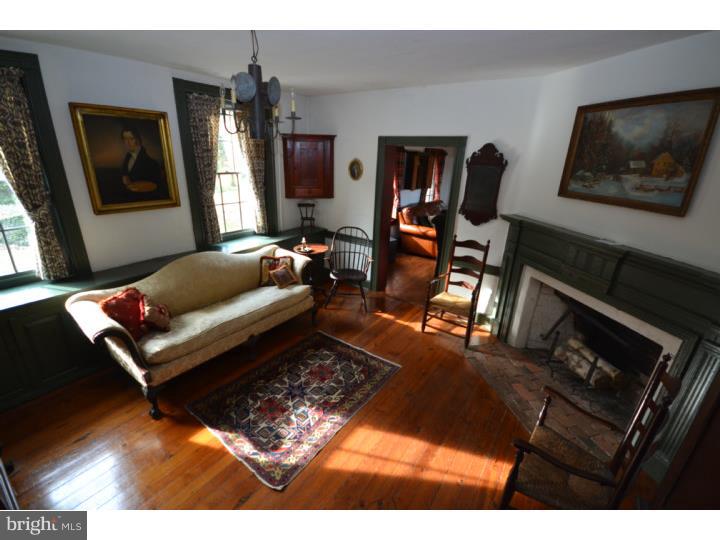 47 Stathems Neck Road Greenwich, NJ 08323 - Photo 8 of 25 Living Room