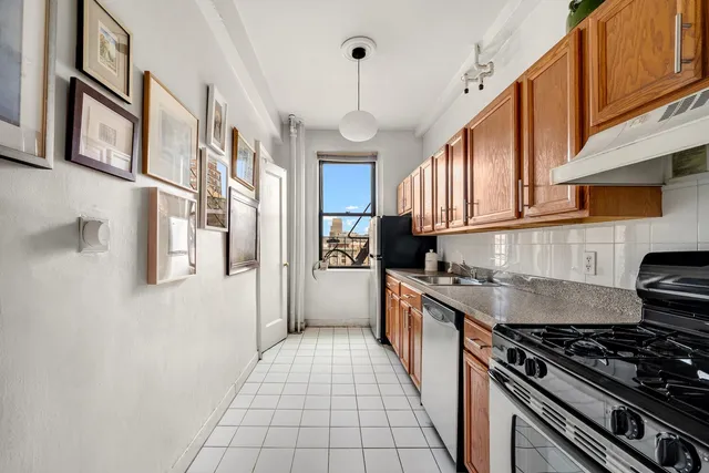 $725,000 | 535 West 110th Street, Unit 11B | Morningside Heights