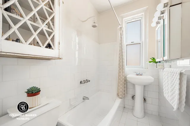 $725,000 | 535 West 110th Street, Unit 11B | Morningside Heights