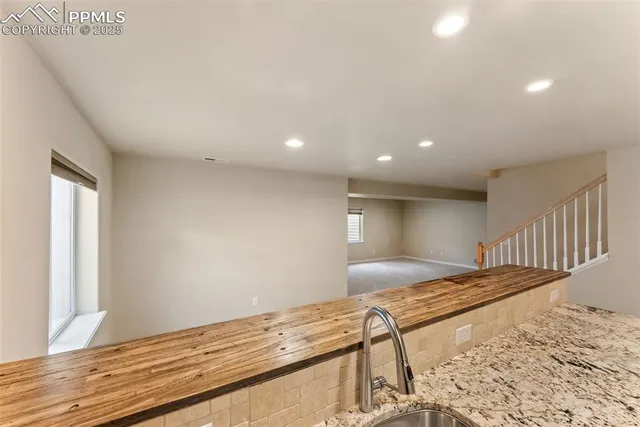 a view of a livingroom with furniture