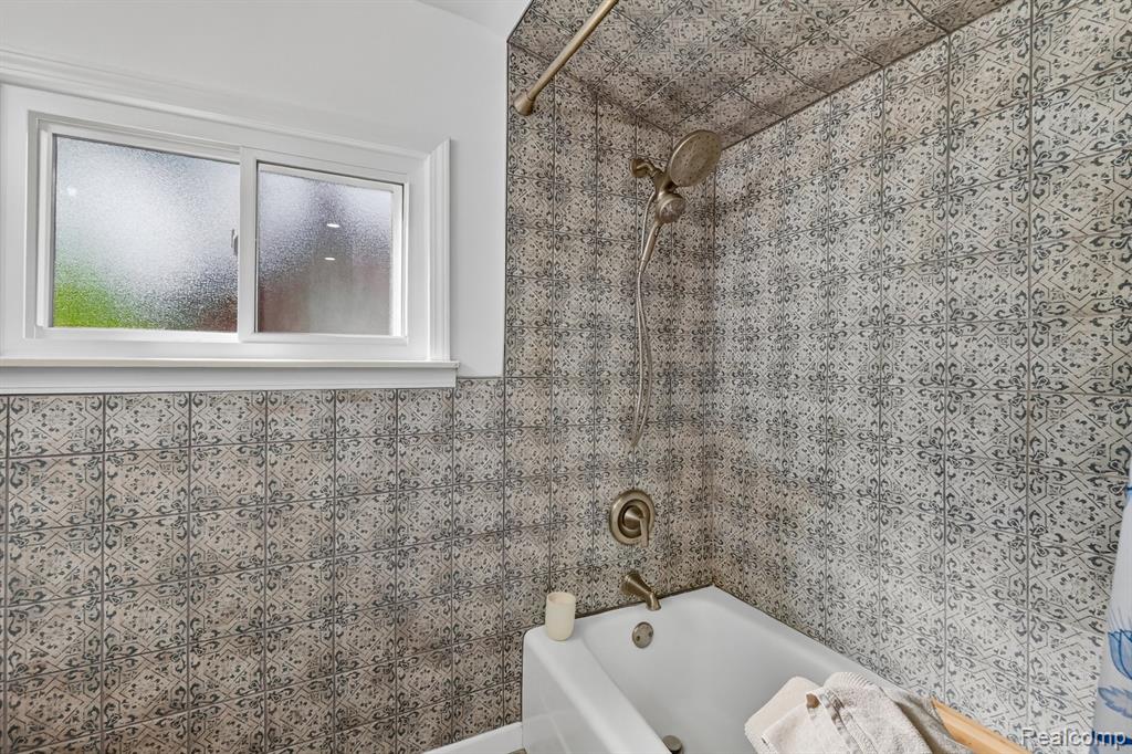 1717 Triangle Lake Road Howell, MI 48843 - Photo 53 of 58