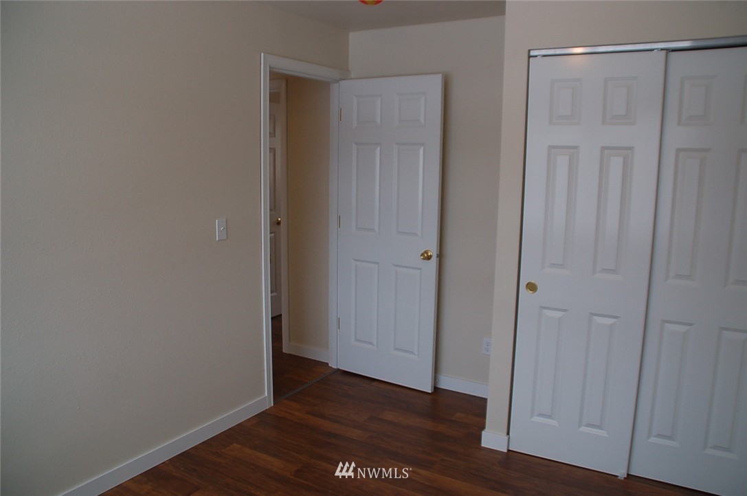 2812 Northeast 12th Street Renton, WA 98056 - Photo 12 of 24 Gallery Image 12