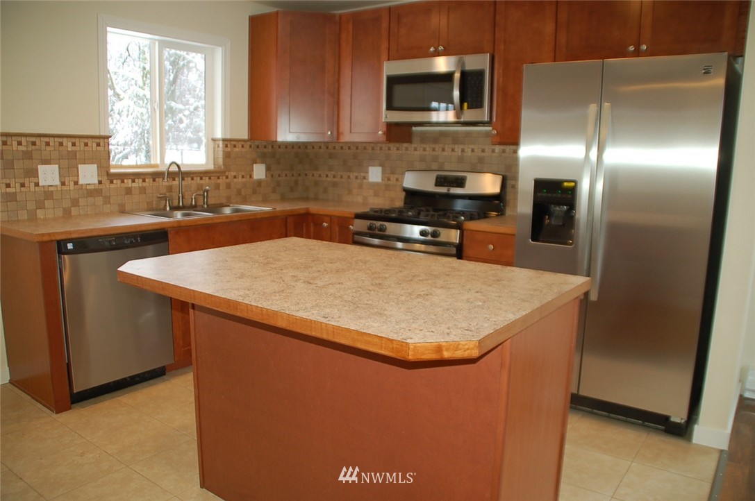 2812 Northeast 12th Street Renton, WA 98056 - Photo 18 of 24 Gallery Image 18
