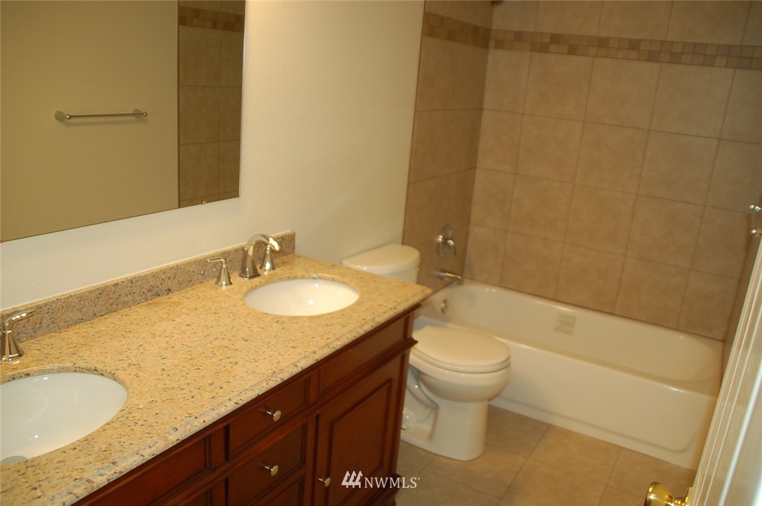 2812 Northeast 12th Street Renton, WA 98056 - Photo 6 of 24 Gallery Image 6