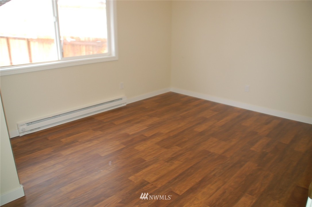 2812 Northeast 12th Street Renton, WA 98056 - Photo 7 of 24 Gallery Image 7