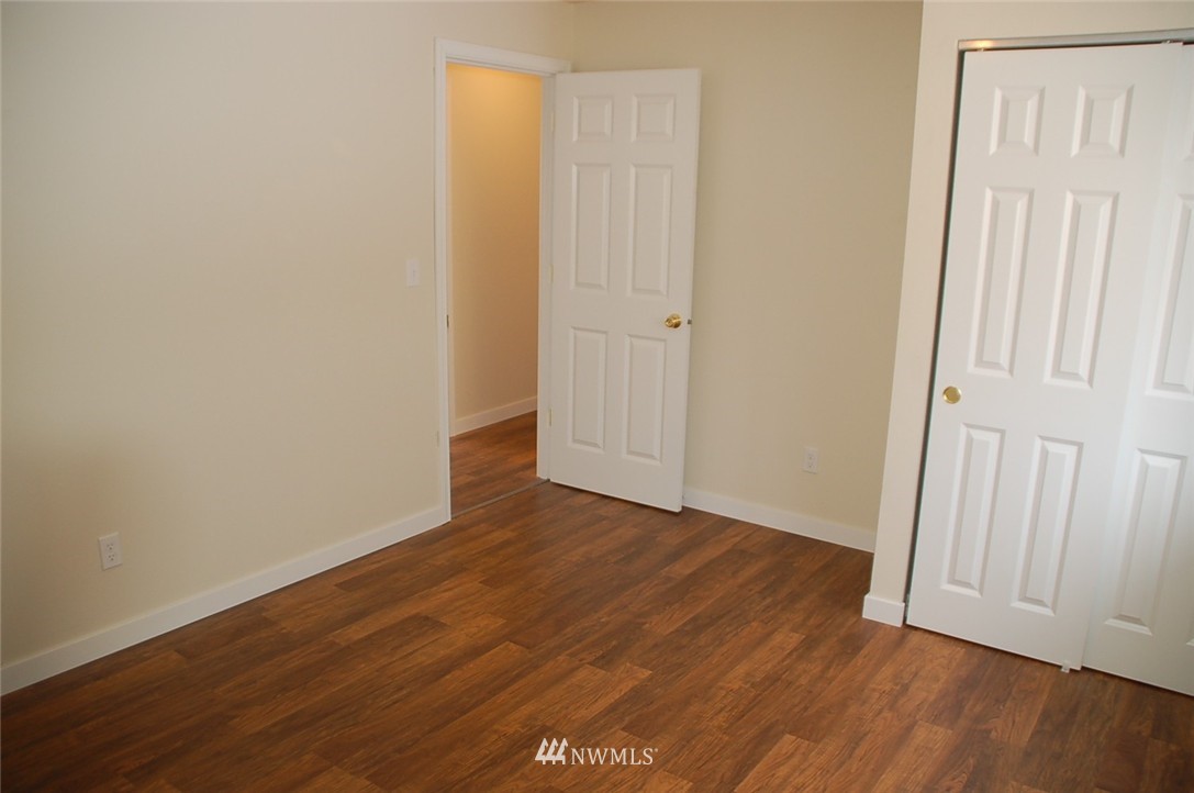 2812 Northeast 12th Street Renton, WA 98056 - Photo 8 of 24 Gallery Image 8