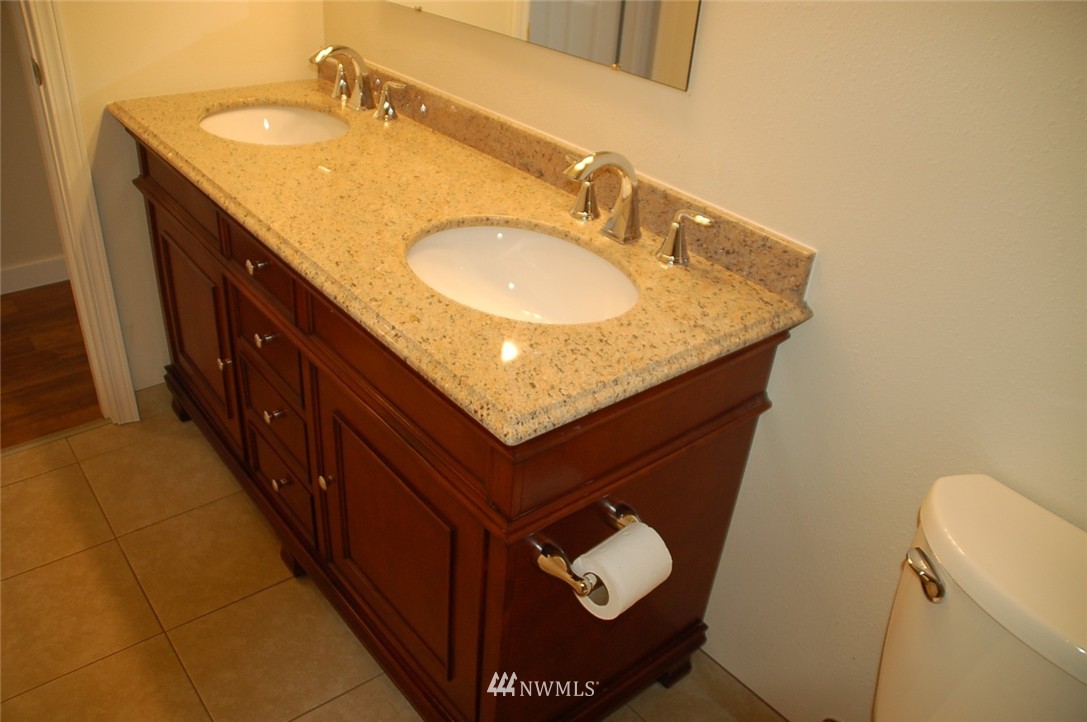 2812 Northeast 12th Street Renton, WA 98056 - Photo 9 of 24 Gallery Image 9