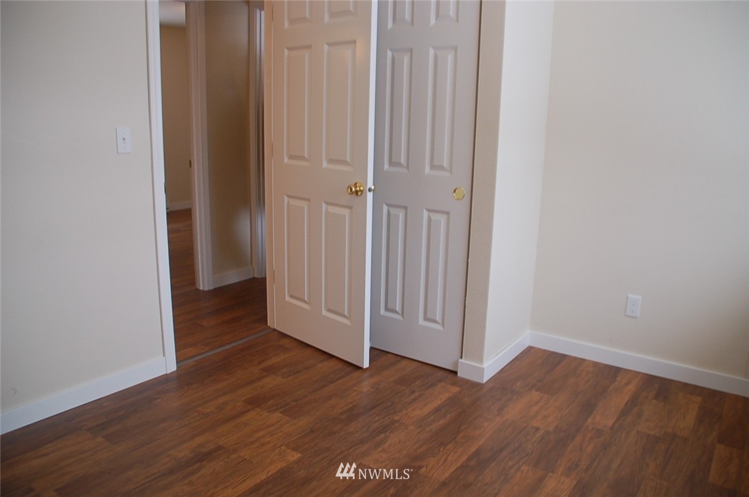 2812 Northeast 12th Street Renton, WA 98056 - Photo 10 of 24 Gallery Image 10