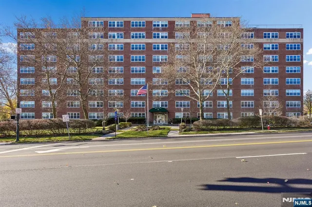 $200,000 | 926 Bloomfield Avenue, Unit 5B, Glen Ridge, NJ 07028