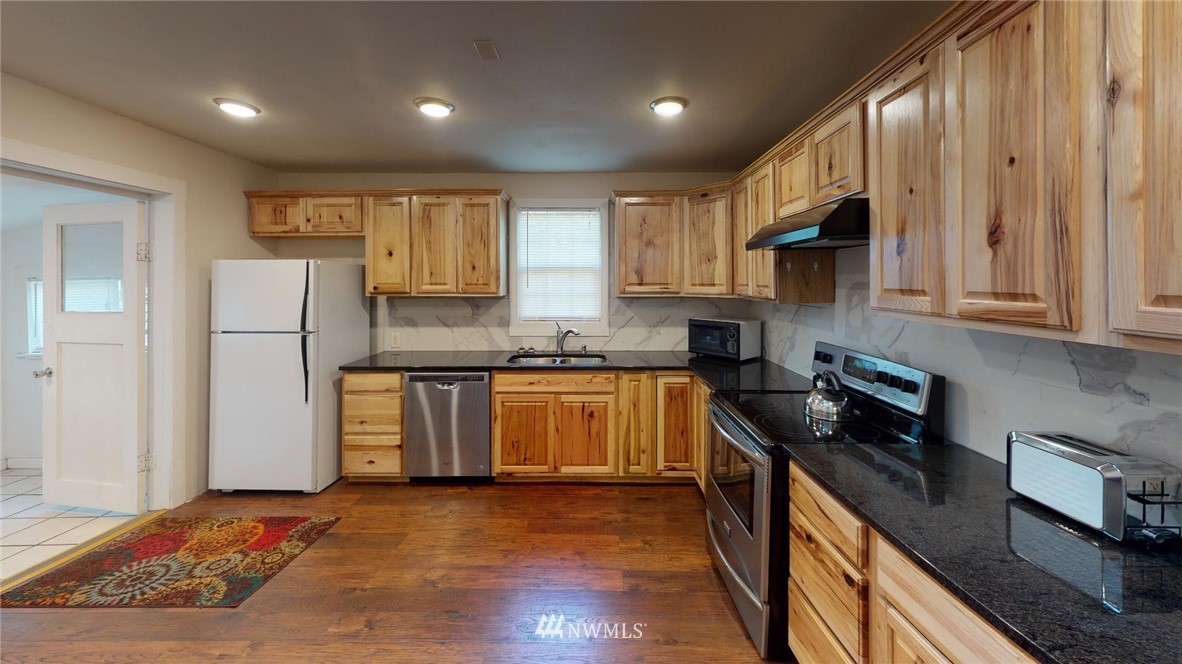 4338 Pine Road Northeast Bremerton, WA 98310 - Photo 8 of 23 Gallery Image 8