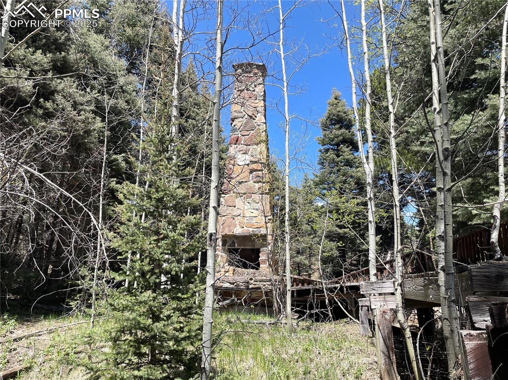 146 Gibson Road Westcliffe, CO 81252 - Photo 7 of 28 a balcony with next to a yard
