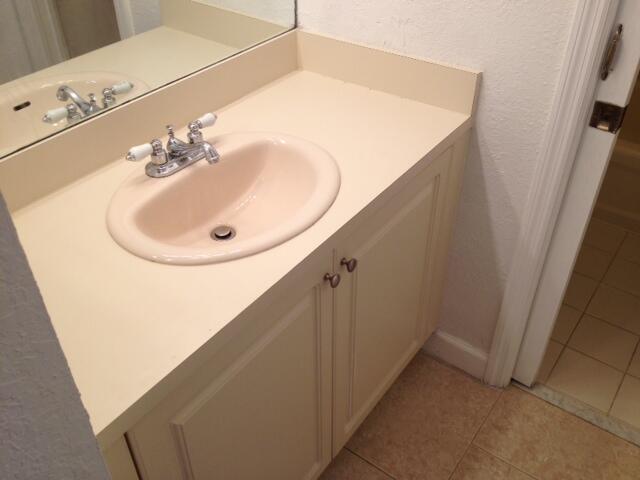 229 East 3rd Street, Unit 2 Hialeah, FL 33010 - Photo 7 of 10 r-bath