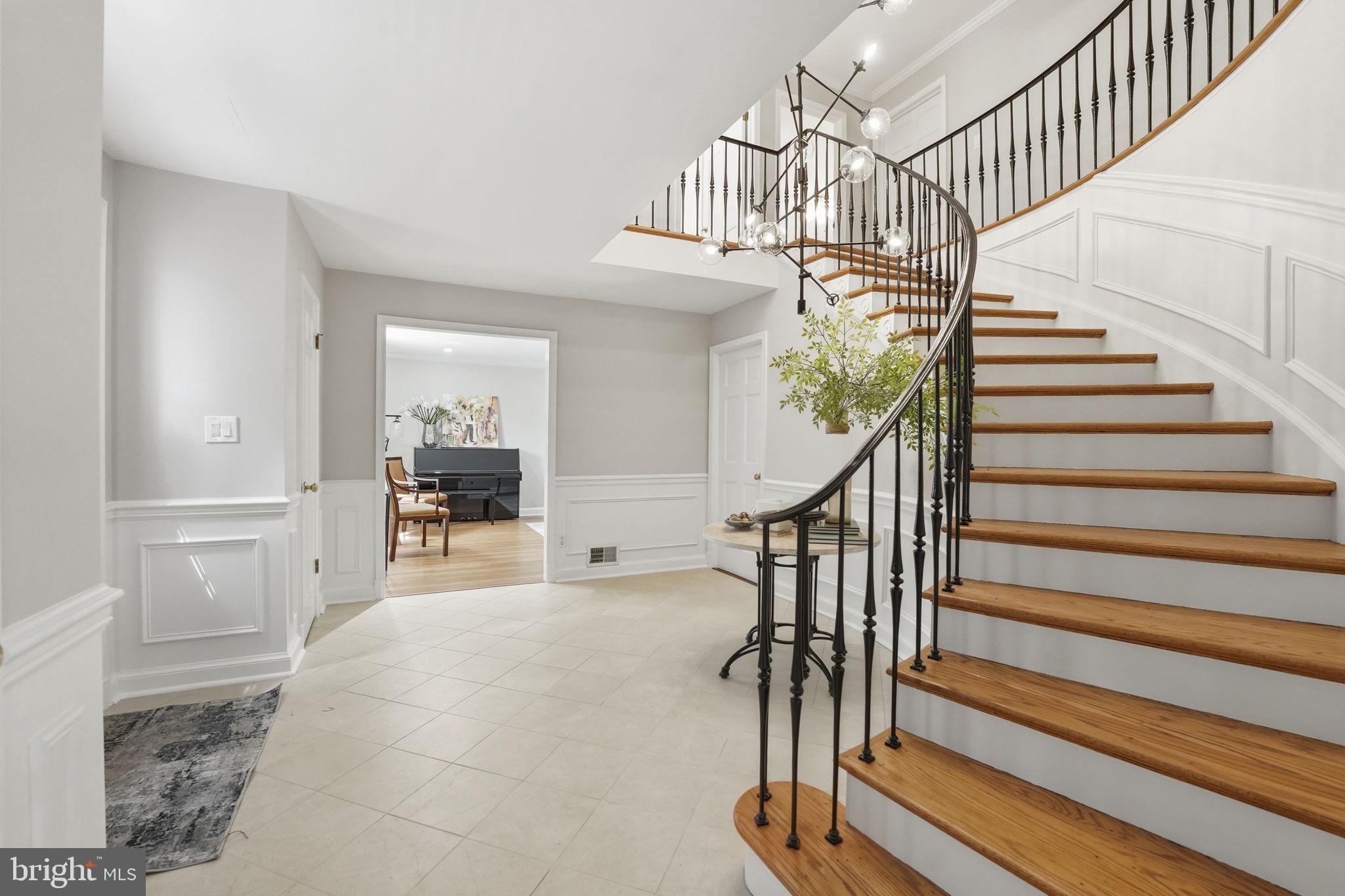 969 Spencer Road McLean, VA 22102 - Photo 23 of 56 Entry foyer