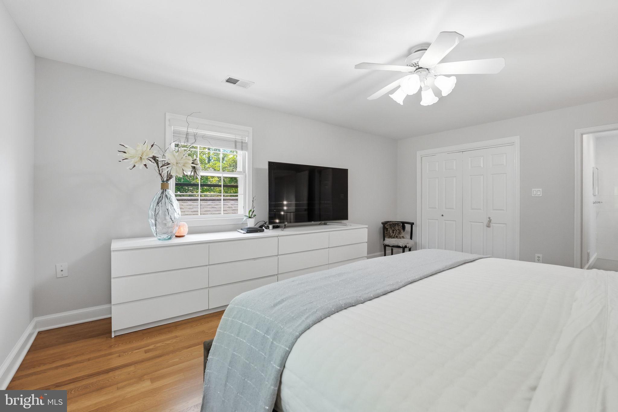 969 Spencer Road McLean, VA 22102 - Photo 27 of 56 Primary bedroom