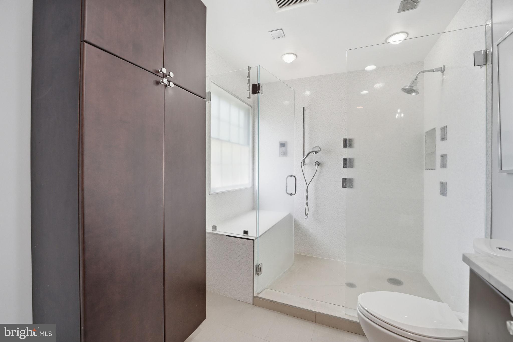 969 Spencer Road McLean, VA 22102 - Photo 29 of 56 Primary bath