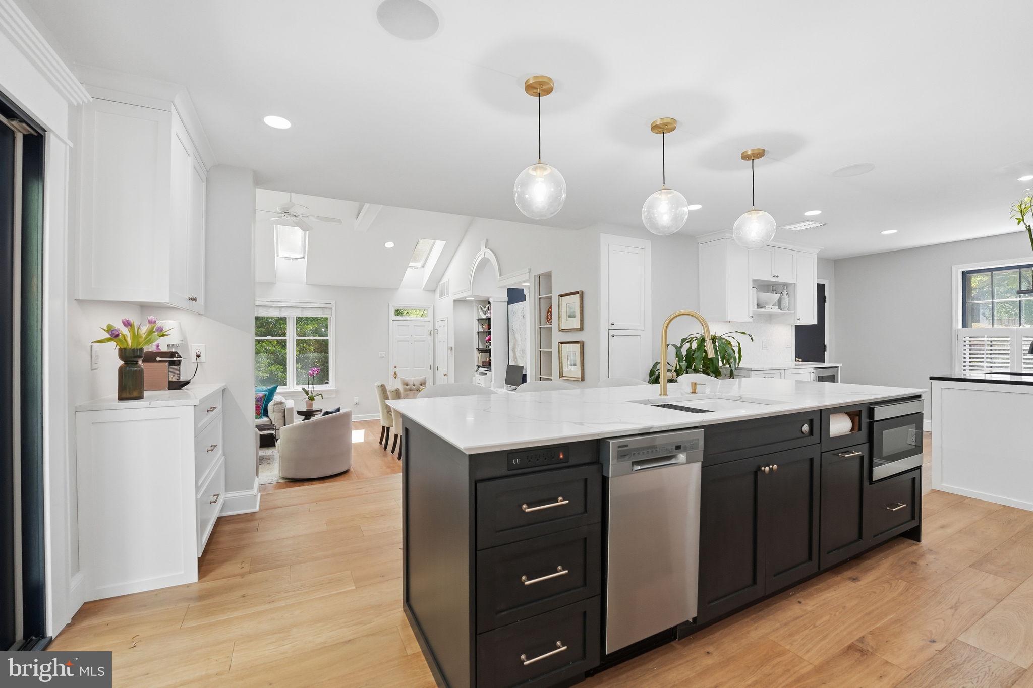 969 Spencer Road McLean, VA 22102 - Photo 4 of 56 Kitchen with beautiful island