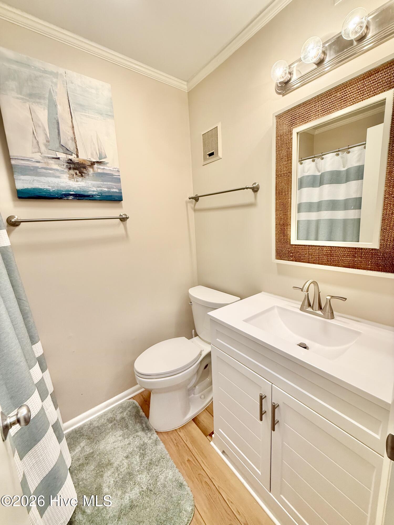 2511 West Fort Macon Road, Unit 211B Atlantic Beach, NC 28512 - Photo 13 of 38 Principal Full Bathroom