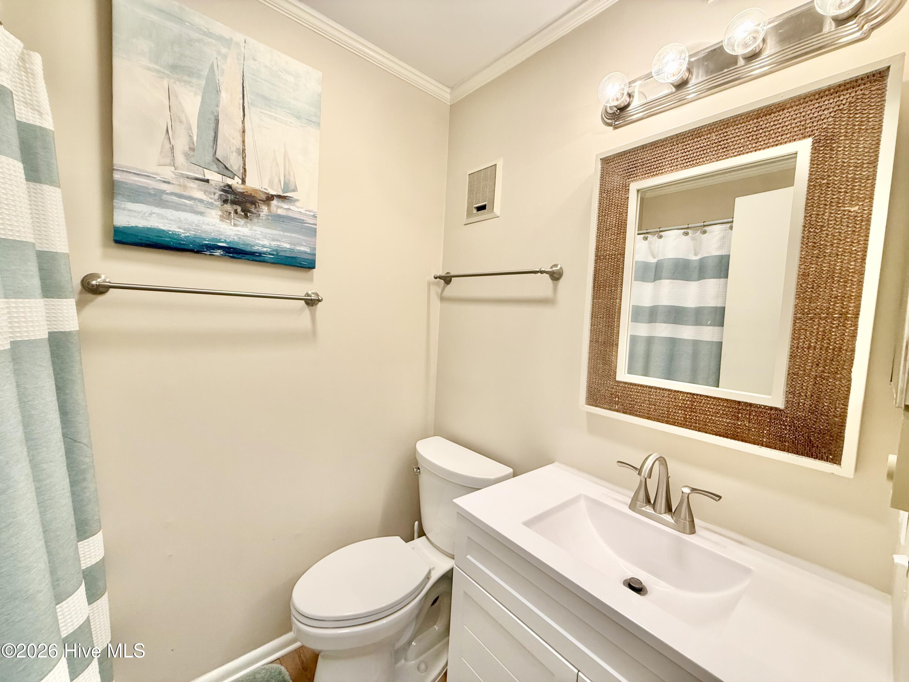 2511 West Fort Macon Road, Unit 211B Atlantic Beach, NC 28512 - Photo 14 of 38 Principal Full Bathroom - 2