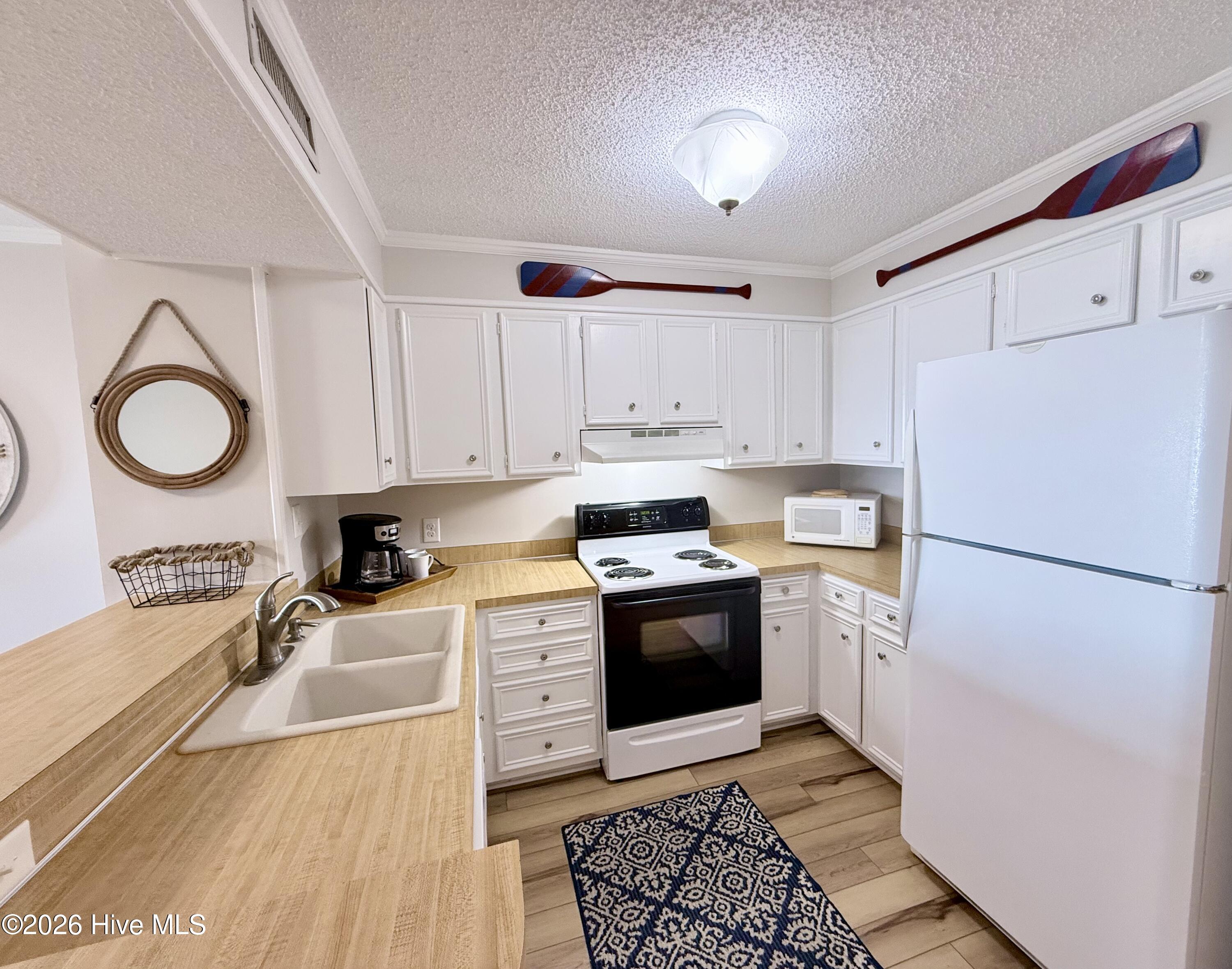 2511 West Fort Macon Road, Unit 211B Atlantic Beach, NC 28512 - Photo 10 of 38 Kitchen