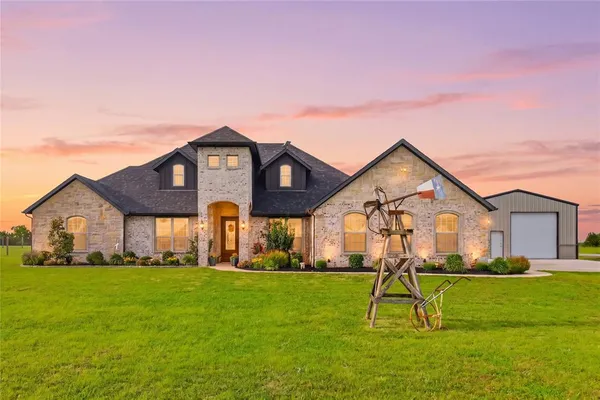 $640,000 | 1705 South Fm 1752, Savoy, TX 75479